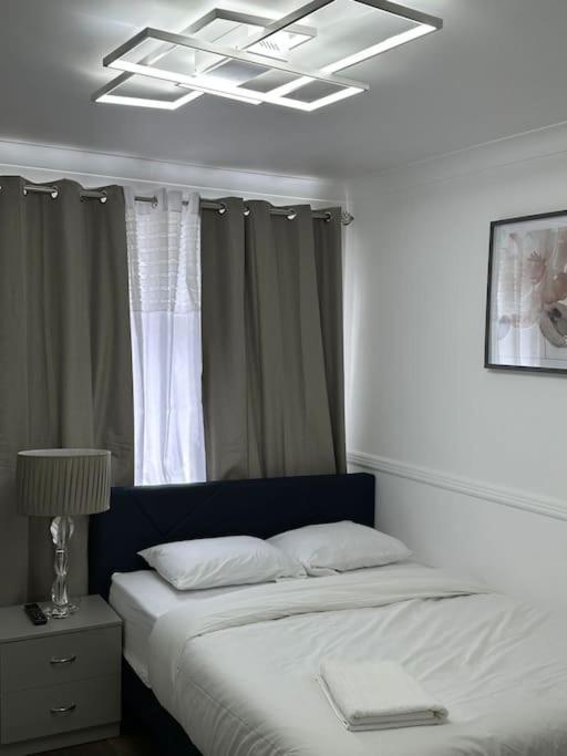 Spacious 4 Bedroom House Билерики Екстериор снимка